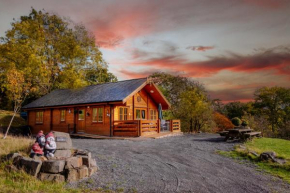George Cabin - Log Cabin in Wales with Hot tub